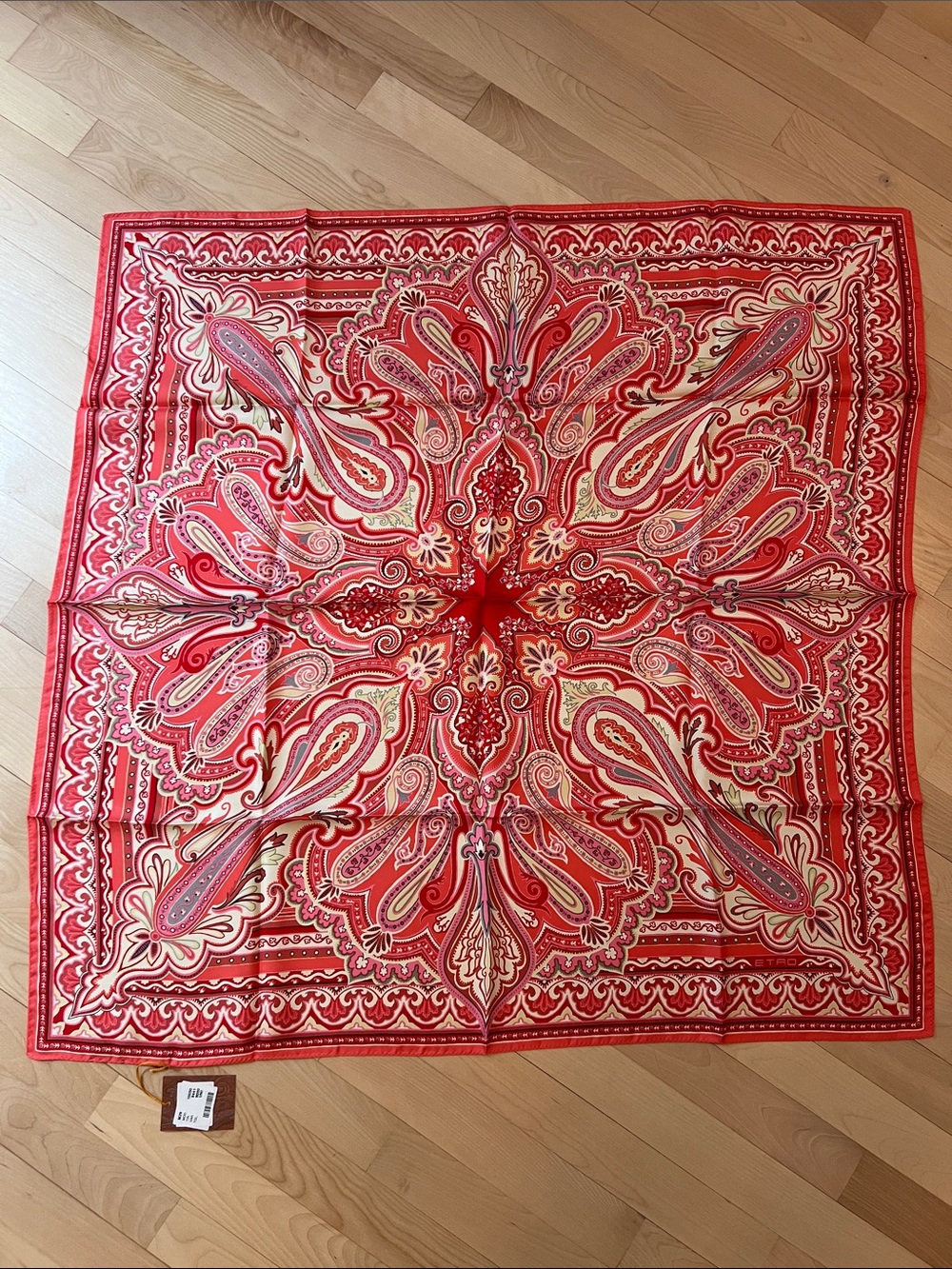 NWT Etro Pink and Cream Paisley Silk Scarf 36 in x 36 in